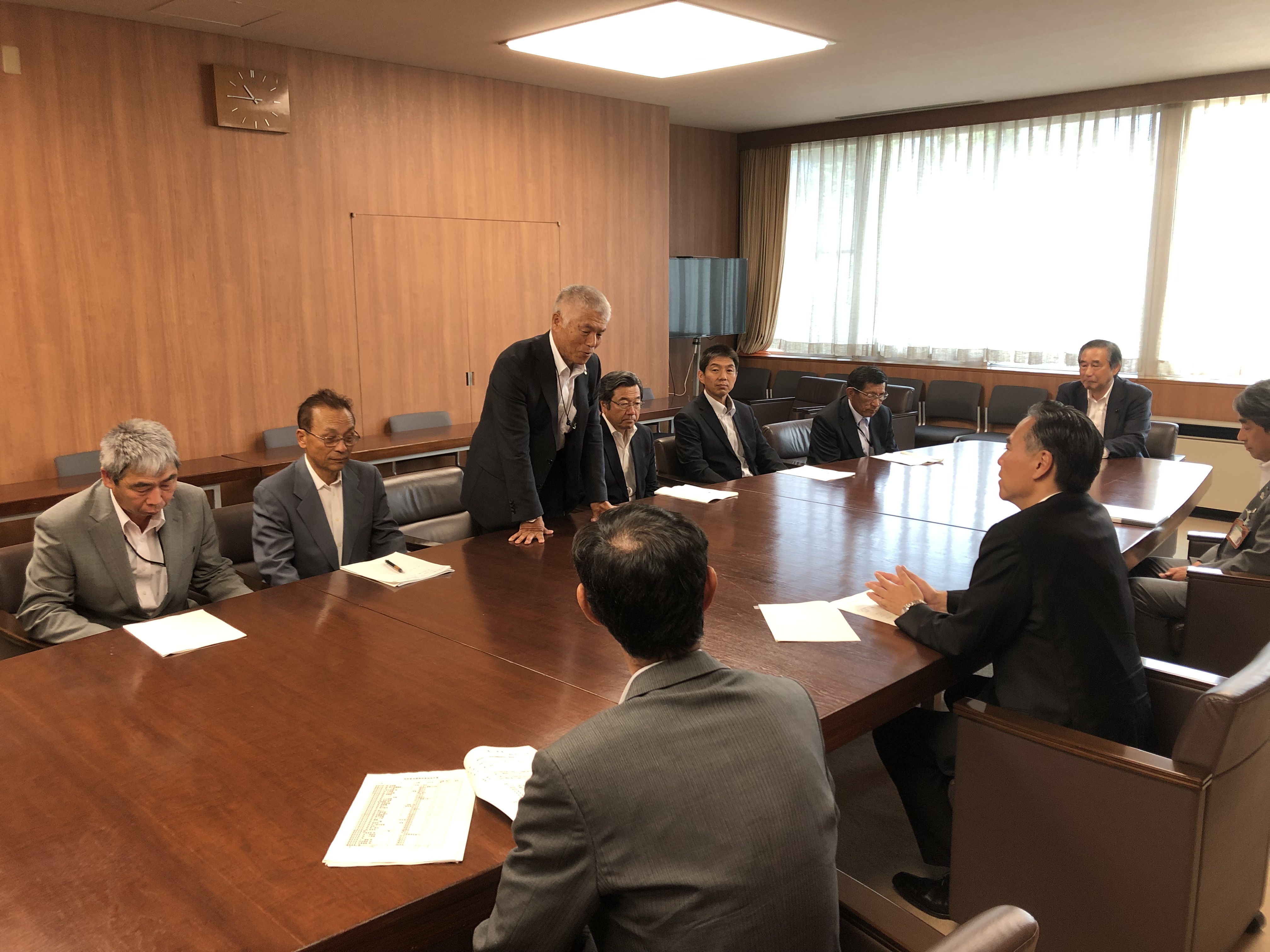 阿部知事の表敬と県庁関係部長と長野国道事務所長に要望活動を行いました。